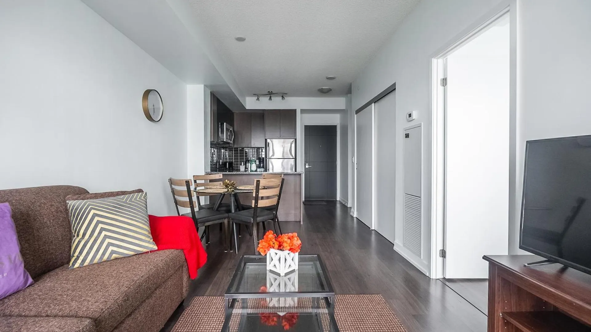 Apartment Modern Dunfield Ave Condos By Globalstay Toronto