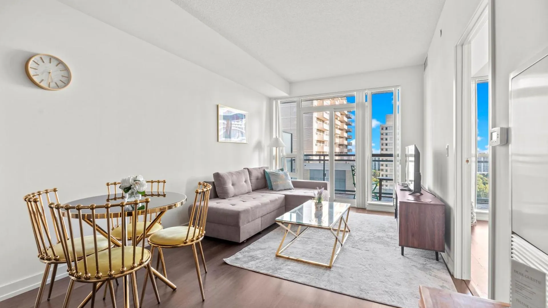 Apartment Modern Dunfield Ave Condos By Globalstay Toronto